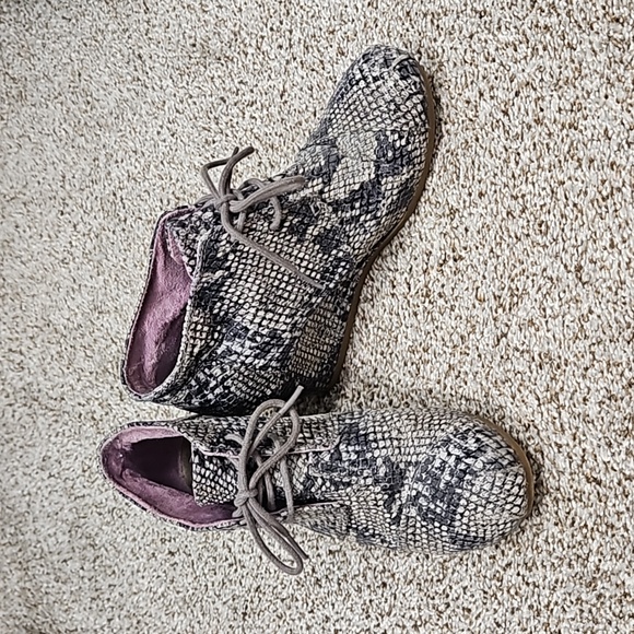 Toms wedge bootie snake pattern sz 8 - Picture 1 of 6